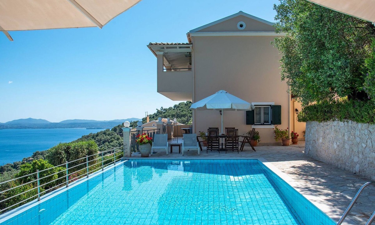 Nisaki House | Villa Anthula mit Pool und herrlichem Meerblick by Interhome