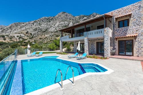 Asigonia Villa | Villa Asigonia with Heated Pool & Whirlpool
