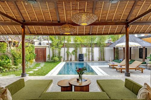 Sunset Road Villa | Villa Asyik, Bidadari Seminyak