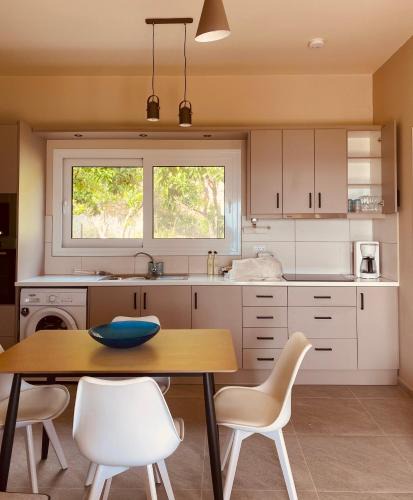 Lourdata House | Villa Banana