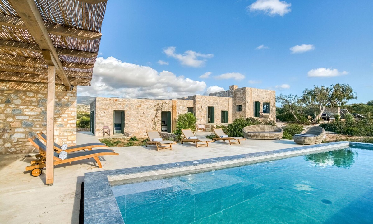 Paros Villa | Villa Bella with 4 br and private pool close to Aliki village and to the beach