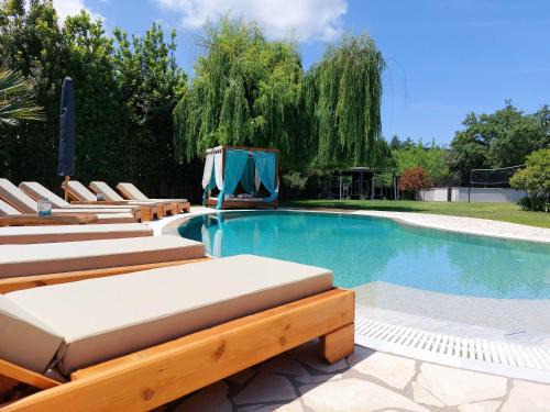 Dassia Villa | Villa Black White Dassia
