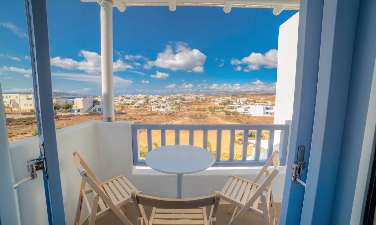 Koufonisia Apartment | Villa 'Bridal Suite Lefkippi' with Private Terrace, Wi-Fi and Air Conditioning