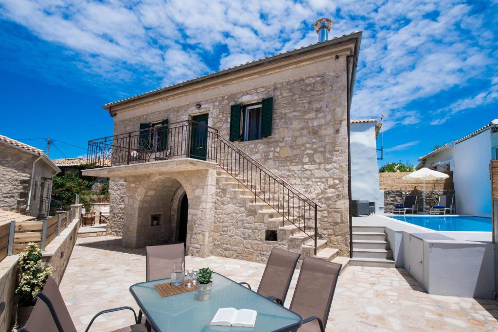 Lazarata Villa | Villa Charonia