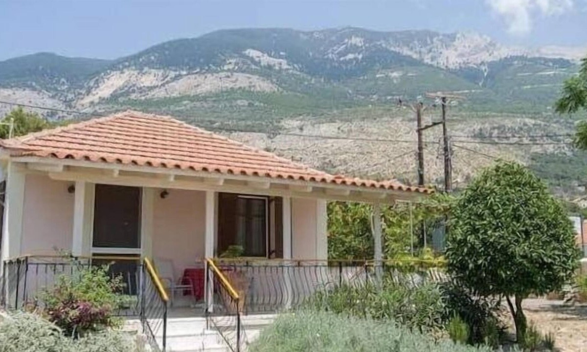 Lourdata House | Villa Delphia One bedroom Traditional House