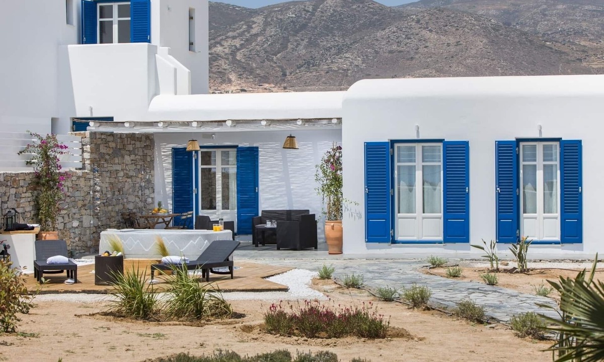 Logaras House | Villa Emily a 1 bedroom villa in Punda Beach Paros ideal for couples.