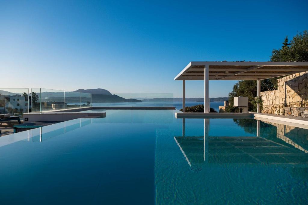 Plaka Villa | Villa Eureka BY APOKORONAS-VILLAS