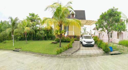 Sukaraja House | Villa Gathering Yuni Syahla