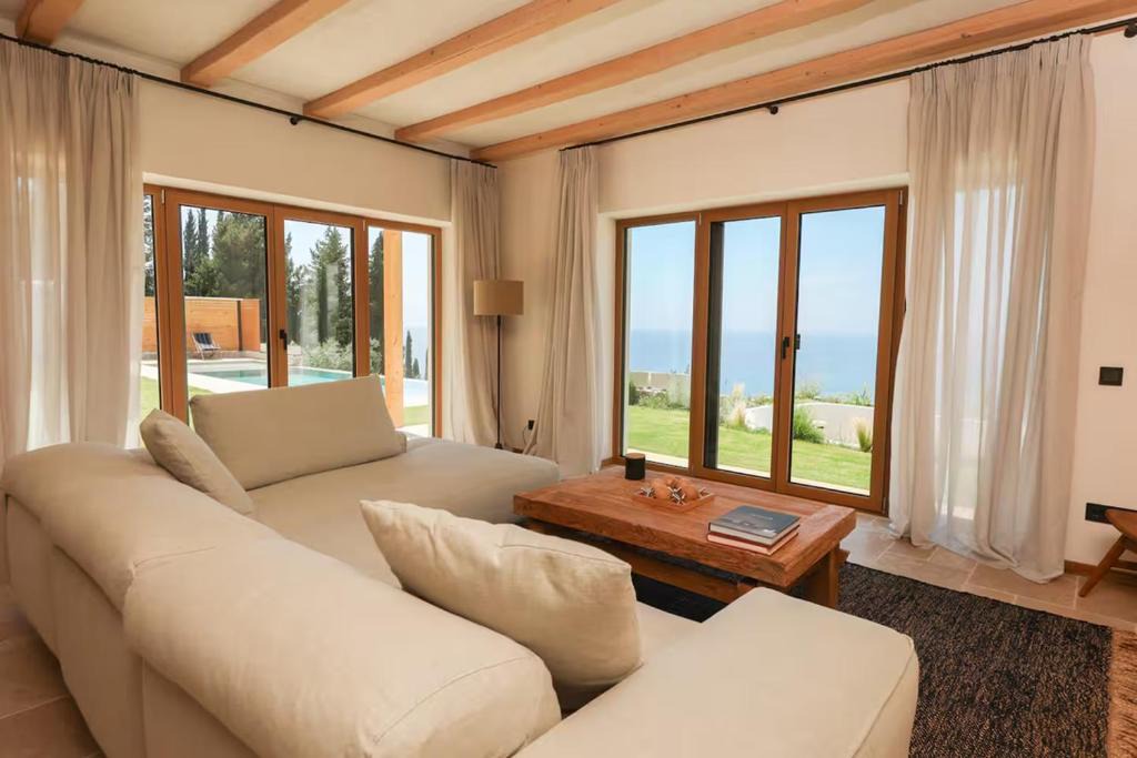 Agios Gordios Villa | Villa Gus