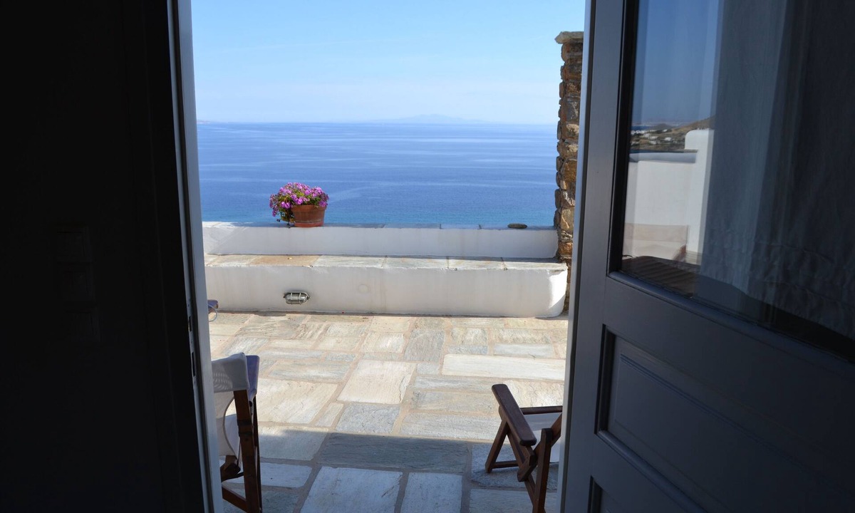 Tinos Town House | Villa Ioanna Green-grey- Vacation Houses for rent close to the beach