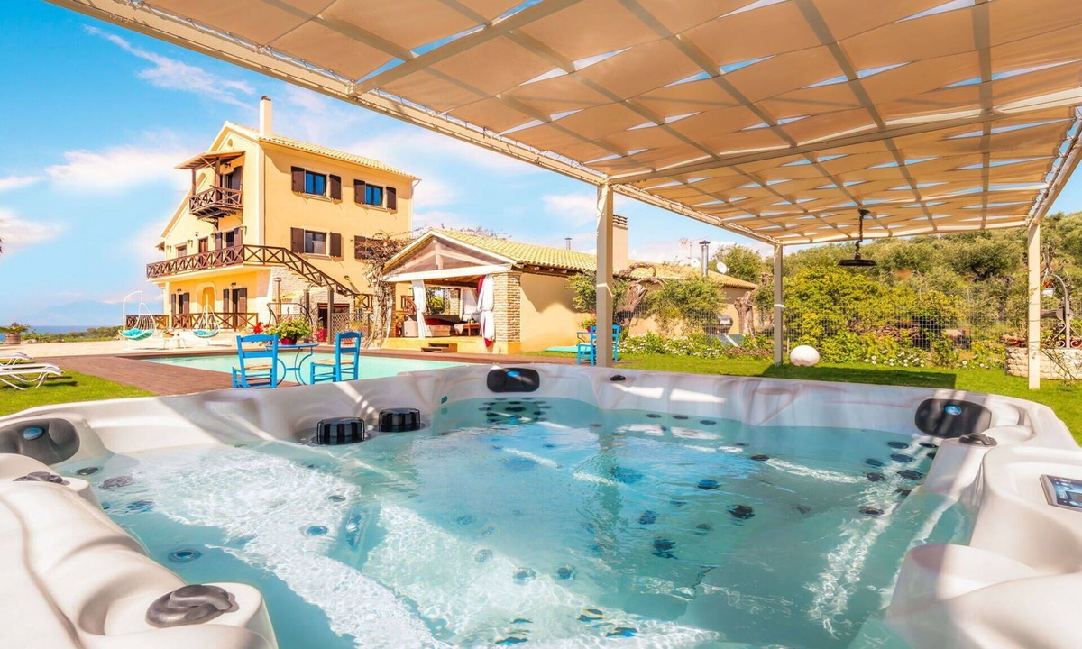 Agios Spyridon Corfu Villa | Villa Irida - Holiday home with pool 400 meters from Agios Spyridon beach in Corfu