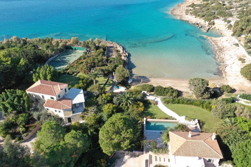 Kilada Villa | Villa Iris - Luxury traditional beachfront villa with swimming pool