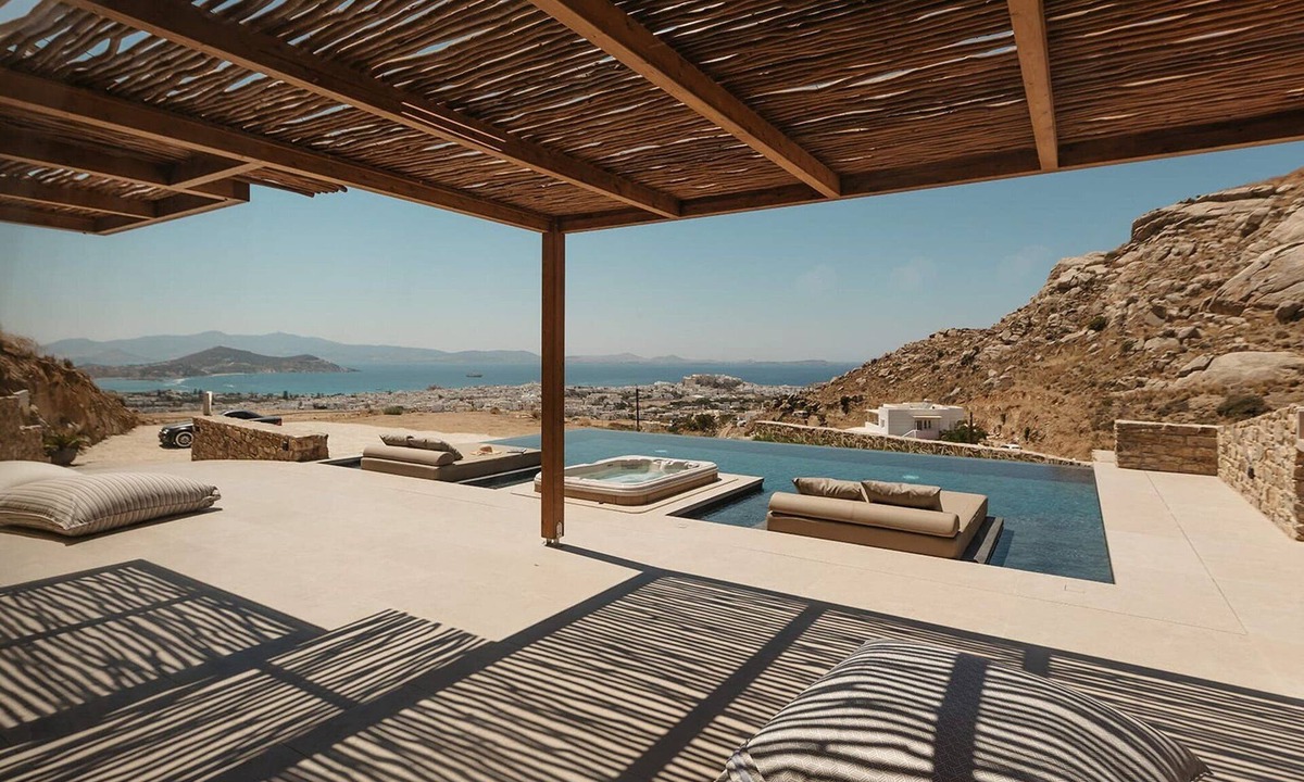 Naxos Town Villa | Villa Lyralei, Divine Sea & City Views, Private Pool, Furnished Terrace, Naxos