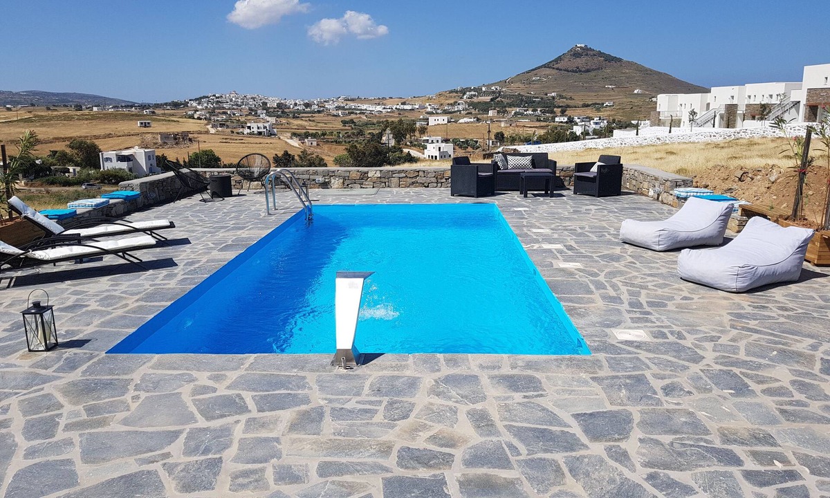 Logaras House | Villa Maritina: 4 villas, 19pax, 4pools, sea views, Punda Beach Paros