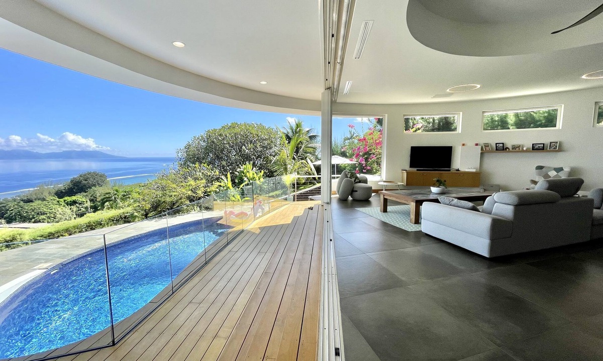 Punaauia Villa | Villa Menemene, one of a kind place in Tahiti
