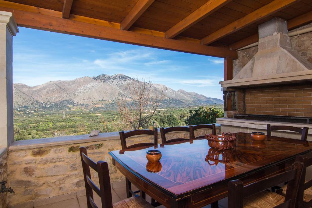 Damavolos Villa | Villa Morfeas - Traditional Cretan Escape with BBQ