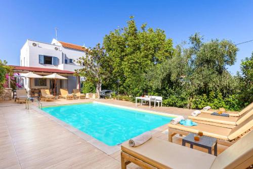 Houdetsi Villa | Villa Muse by Villa Plus