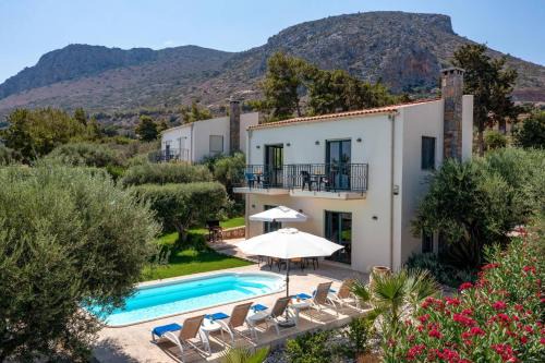 Old Hersonissos Villa | Villa Nefeli Green by Villa Plus