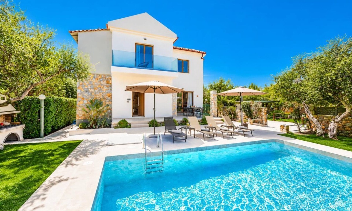 Tavronitis Villa | Villa Nineta - Three Bedroom Villa, Sleeps 6