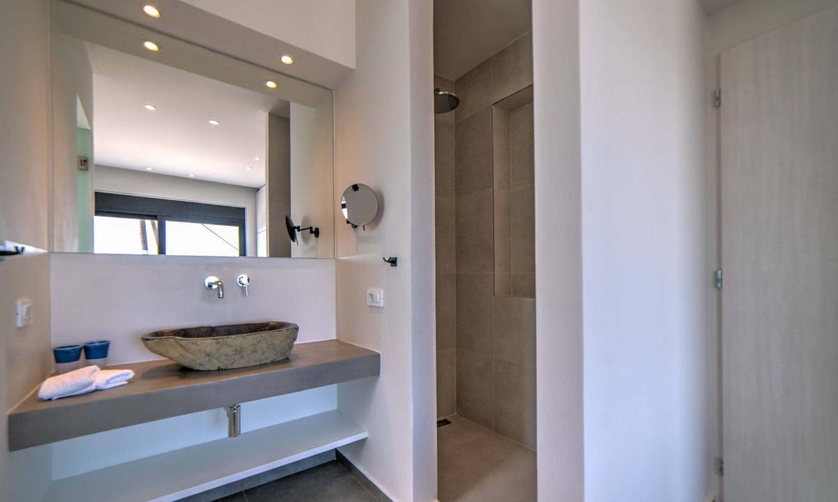 Mariou Villa | Villa Oniriko - Three Bedroom Villa, Sleeps 6