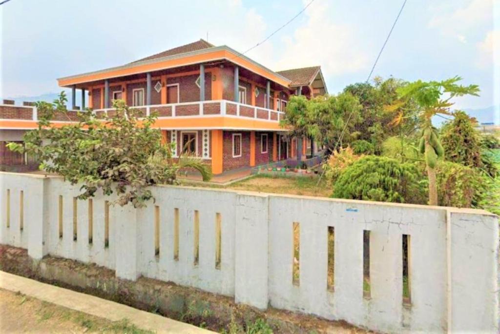 Lembang House | Villa Orange Lembang Pengkolan