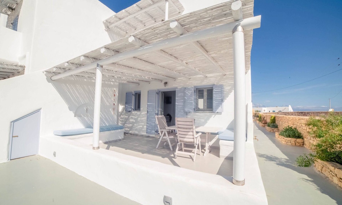 Koufonisia Apartment | Villa "Peitho" with Private Terrace, Wi-Fi and Air Conditioning