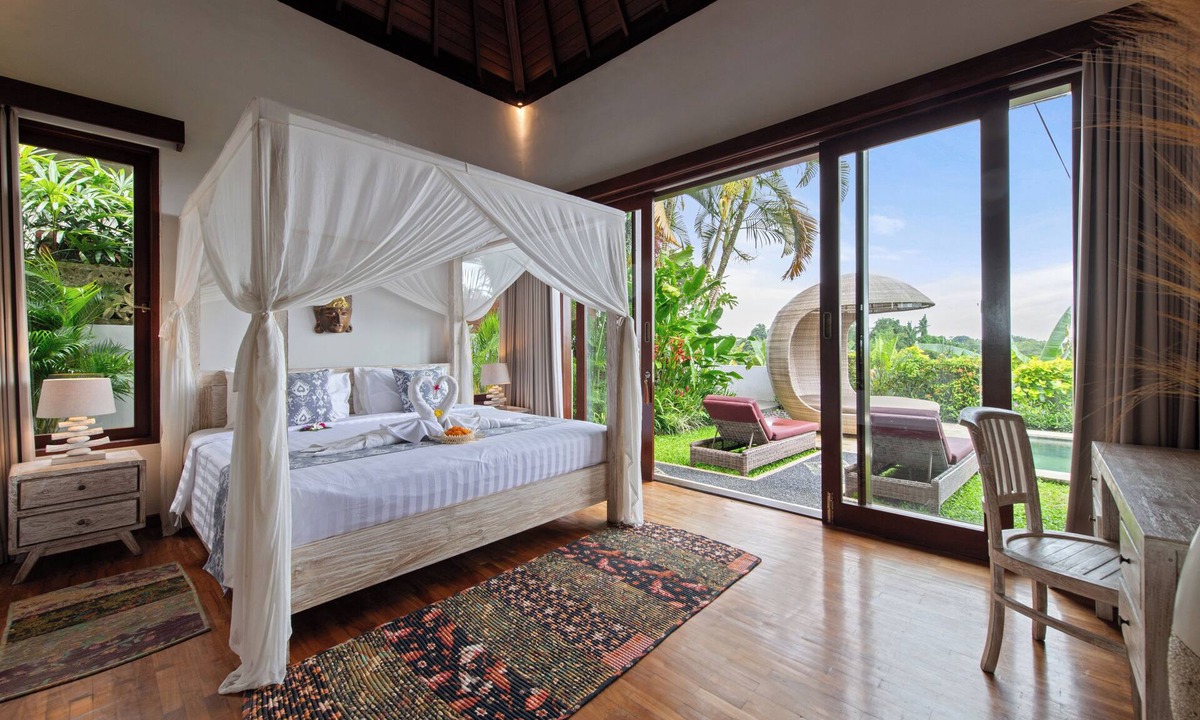Tegal Mengkeb Villa | Villa Private Pool Sahaja 4 Surrounded by Rice Fields