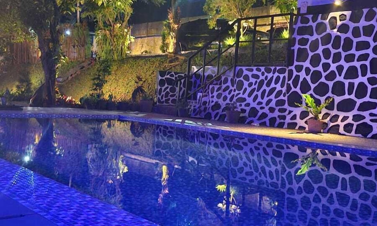 Megamendung Villa | Villa Putih Alvaro