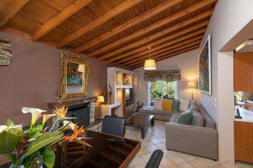 Asgourou Villa | Villa René