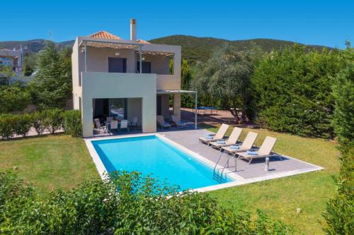 Karavomylos Villa | Villa Rubi by Villa Plus