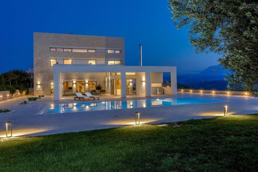Archanes Villa | Villa - Sleeps 10 - Pool - Parking - Pool Table