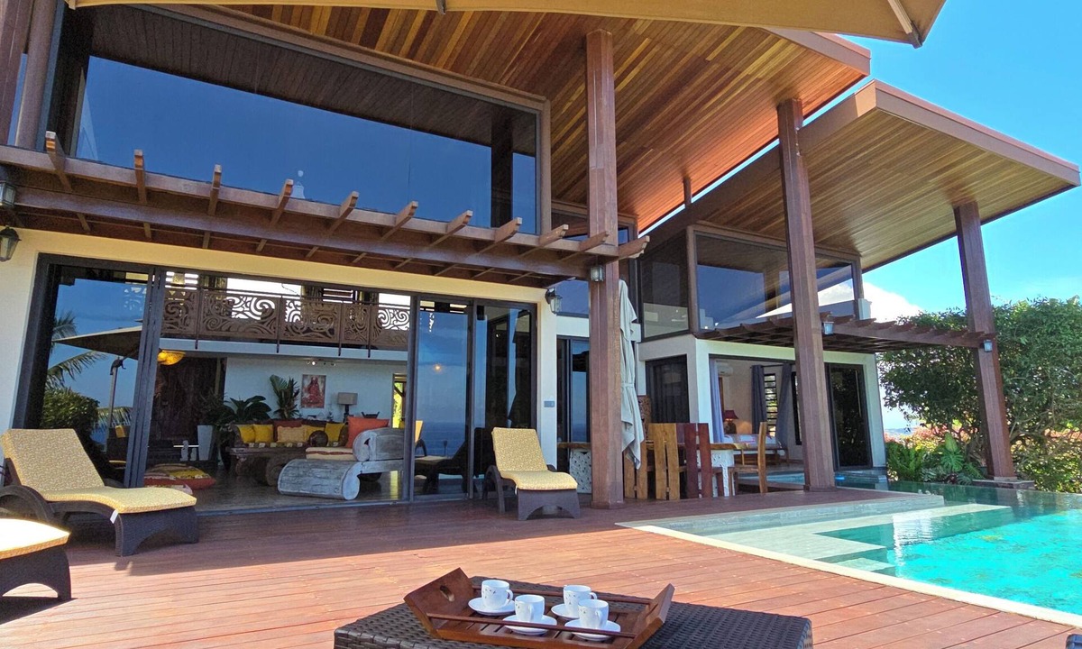 Arue Villa | Villa Ta'u Here by Tahiti Homes, incredible architect-designed villa: pool and view