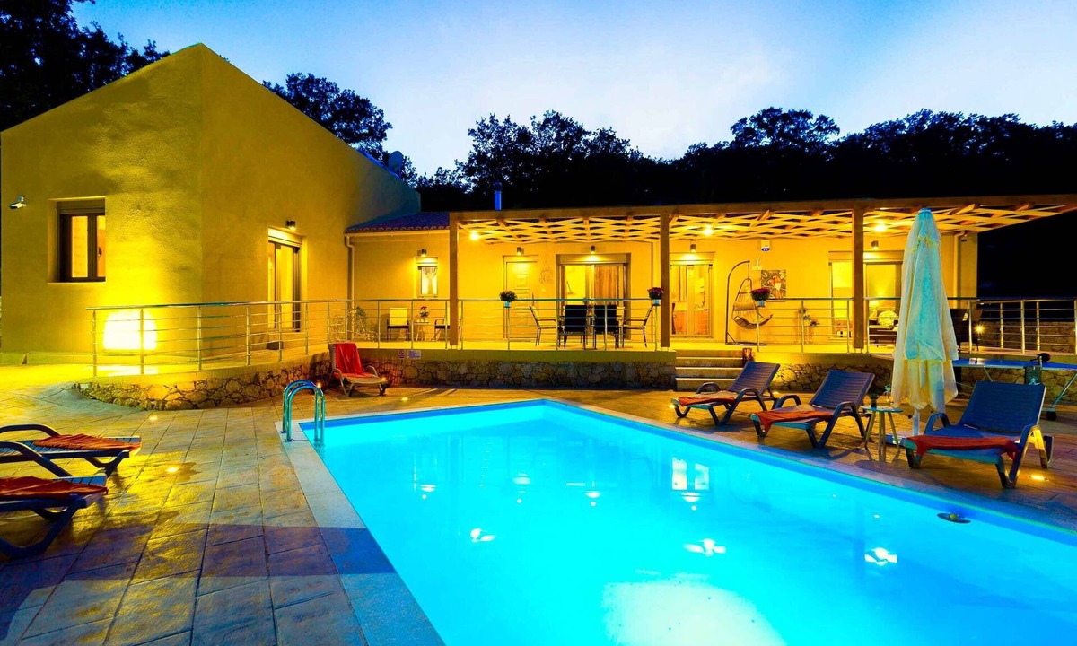 Monopari Villa | Villa Trules - Four Bedroom Villa, Sleeps 8