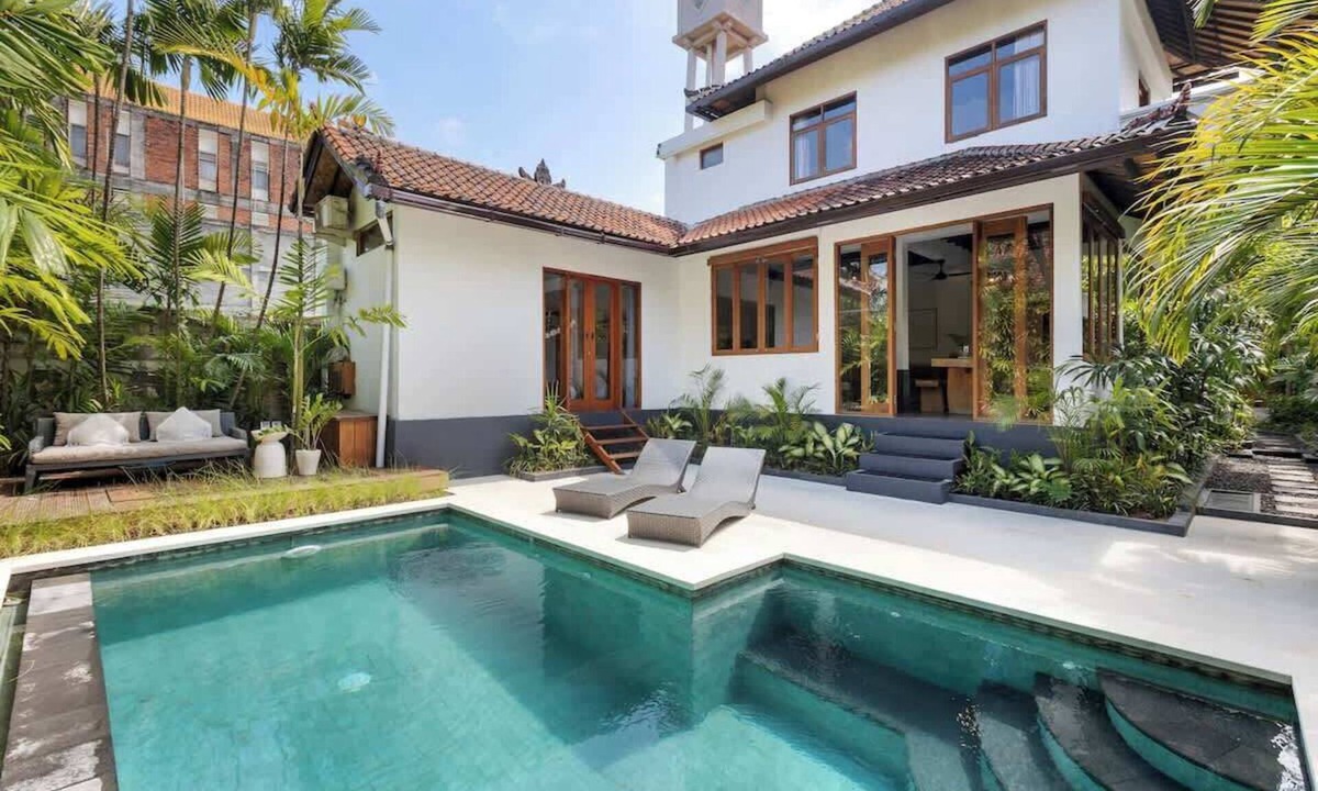 Laksmana Villa | Villa Unicorn Shelter! walk to KuDeTa! Breakfast!