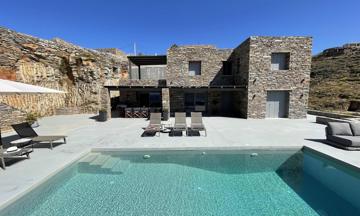 Koundouros Villa | Villa Veneterra-Pool-SeaView-ConciergeServices