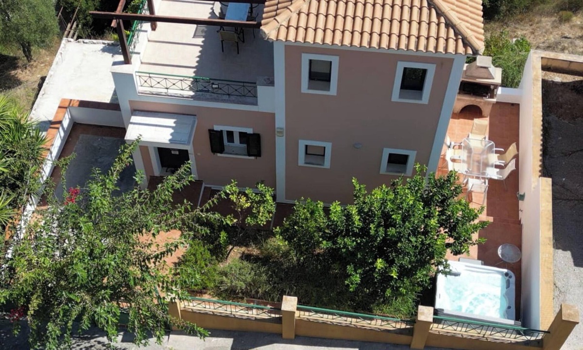 Dhrakata Villa | Villa Verde with Outdoor Jacuzzi