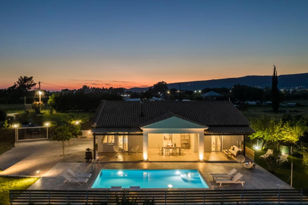 Mantzavinata Villa | Villa Voltera