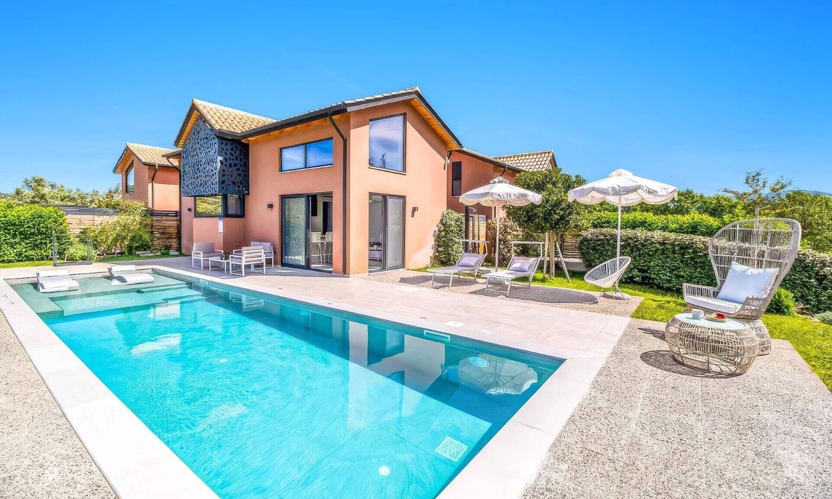 Lygia Villa | Villa Wind by Villa Plus