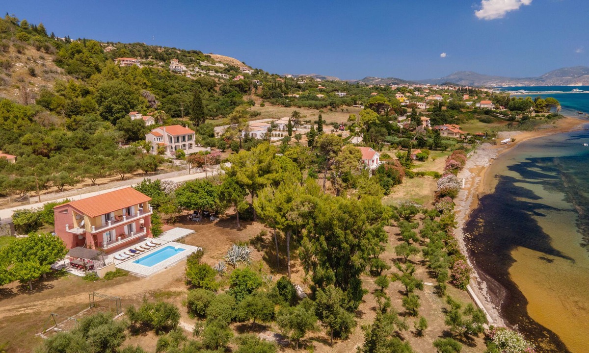 Paliki Villa | Villa with two separate apartments right by the sea with great views