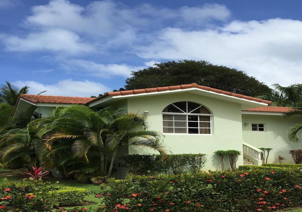 Urbanizacion Tavarez Villa | VillaTracey! Sosua 3 BR Pool Wifi Cable Maid #156