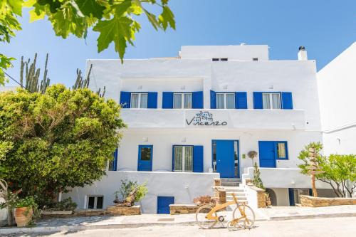 Tinos Town House | Vincenzo Family Rooms