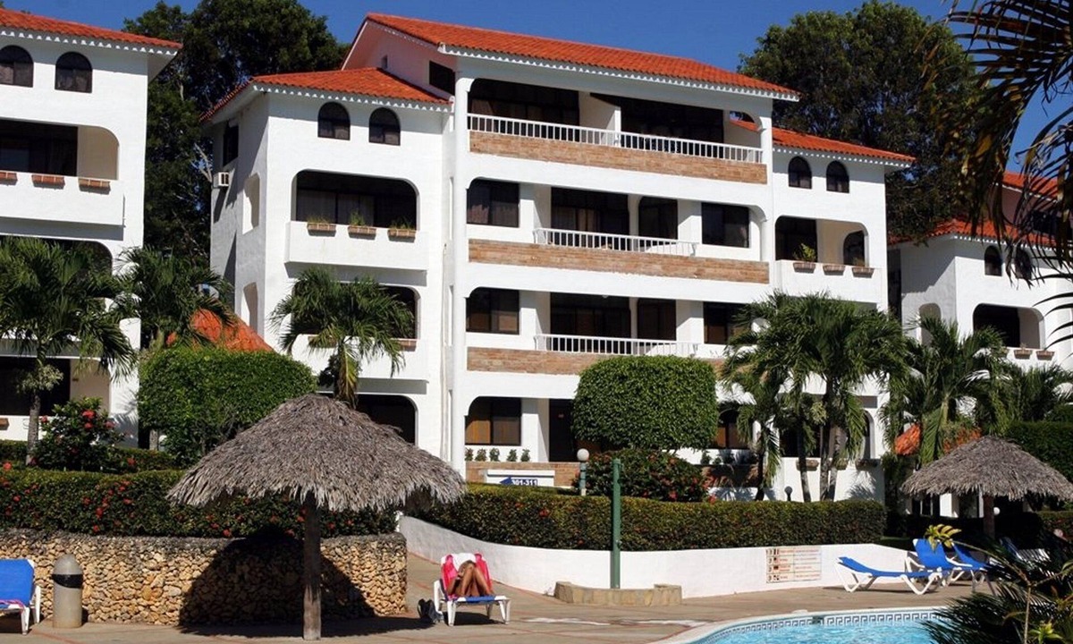 La Mulata Apartment | Warm tropical resort, self-contained, with pool/internet/TV/parking/AC