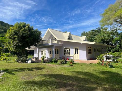 Huahine House | Waterlily House