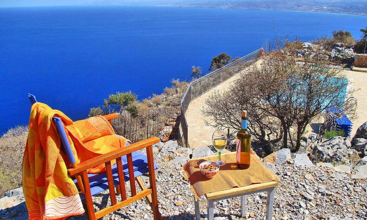 Likotinarea Villa | Where the Aegean blue speaks to your soul.