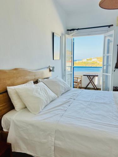 Mpatsi Apartment | White & Blue