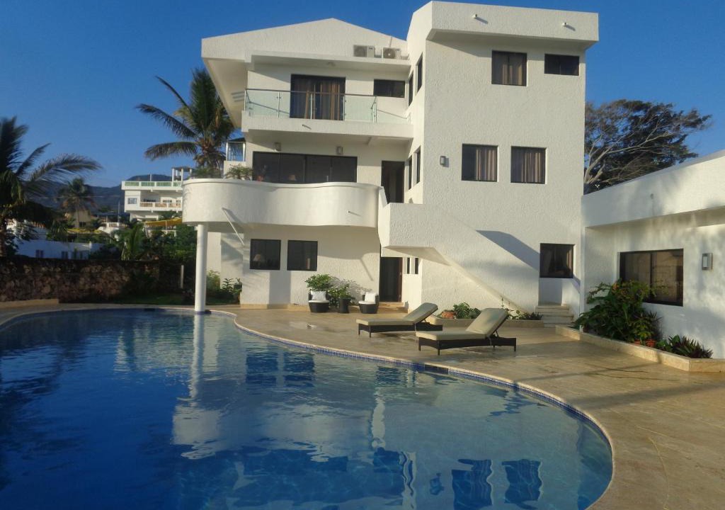 Costambar House | White House Mansion