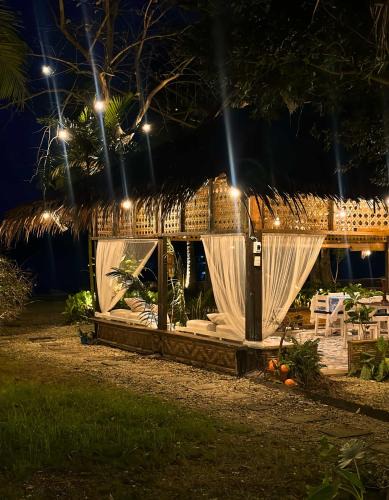 Tabango House | White Kubo
