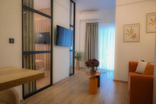 Katerini Apartment | White Luxury Suite