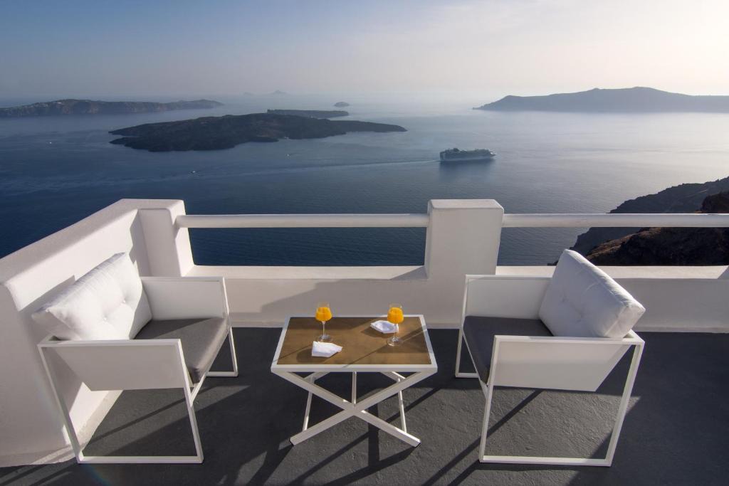 Imerovigli House | White Rook Suite by Caldera Houses