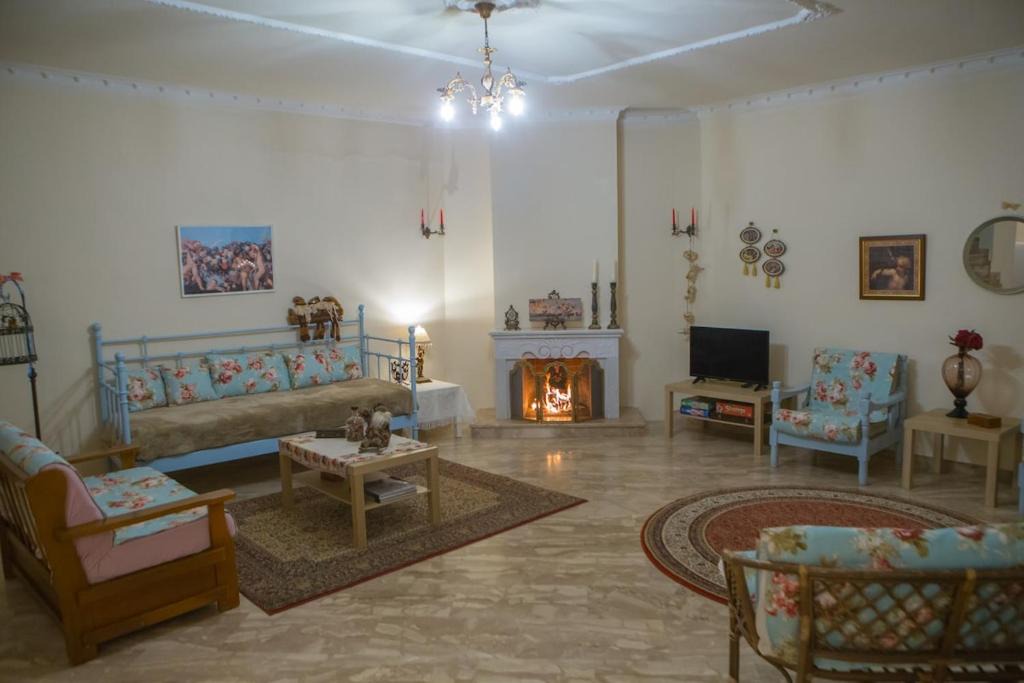Almopia Apartment | Woods cottage-Πολυτελής Μεζονέτα Λουτρά Πόζαρ